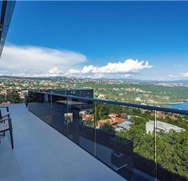 3 bedroom villa with infinity pool in Opatija, sleeps 6